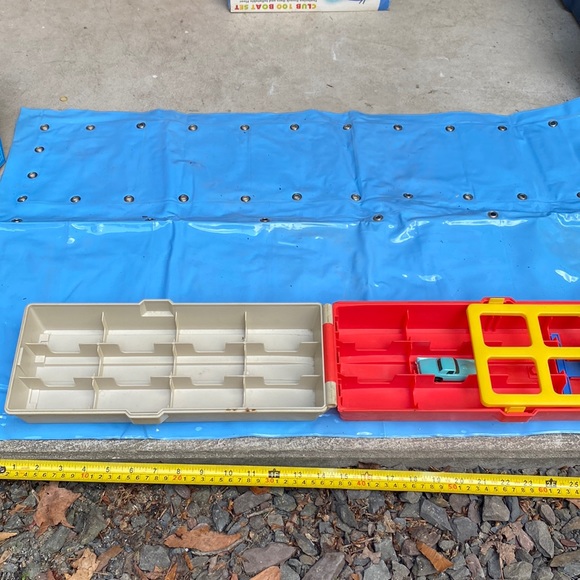 Vintage 1970s Hot Wheels Plastic Storage Case for 24 cars - Picture 1 of 5